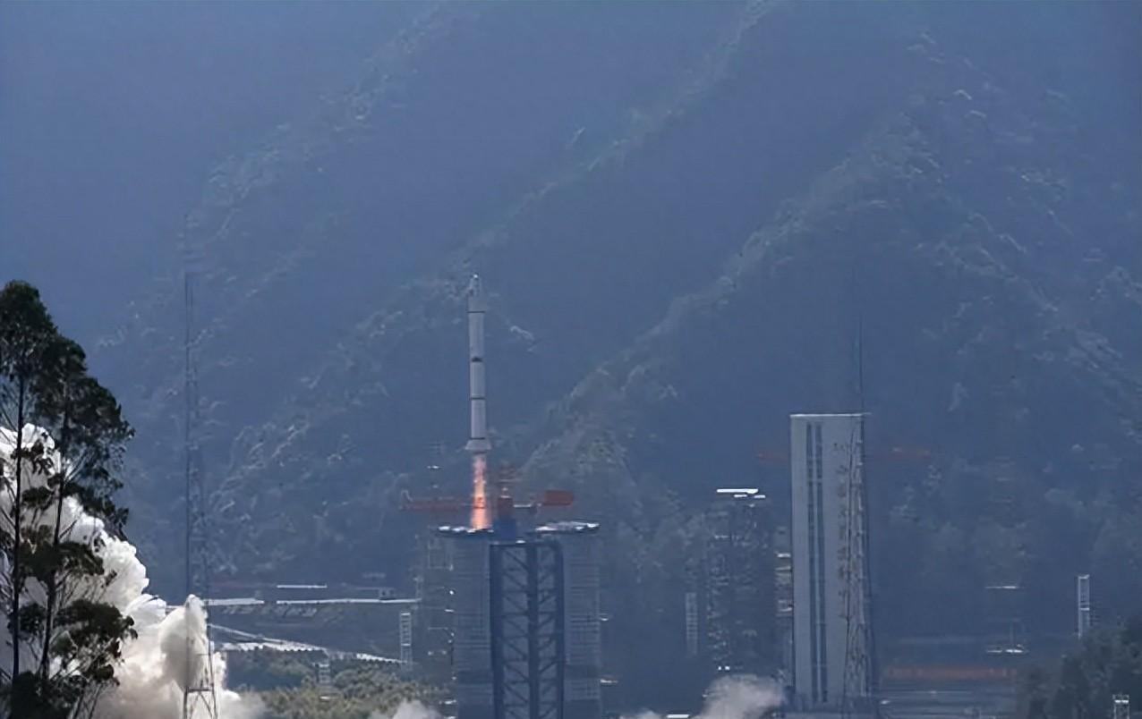 火箭从高空坠落爆炸，探索事故背后的真相，火箭高空坠落爆炸事故揭秘，探索事故背后的真相