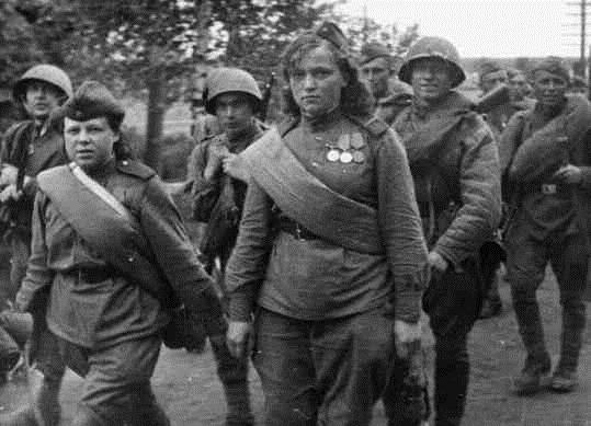 越南人民军中的女兵力量，勇敢与坚韧的象征，越南女兵力量，勇敢与坚韧的象征