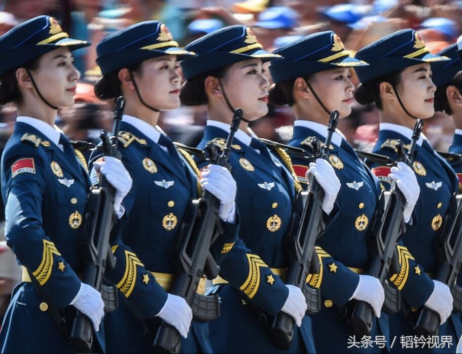仪仗队空军女兵的风采，空军女兵风采，仪仗队中的巾帼英雄