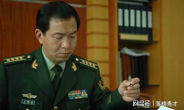 丁晓兵连降七级背后的故事，丁晓兵连降七级背后的真相