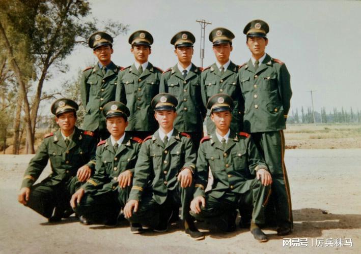 武警83式警服，历史、特点与现代意义，武警83式警服，历史沿革、特点与现代价值