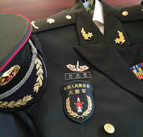 火箭军军服与陆军的对比研究，火箭军与陆军军服对比研究