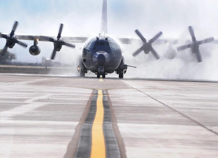 探究A-10攻击机的同类型战机，性能与角色的深度对比，A-10攻击机同类型战机深度对比，性能与角色探究