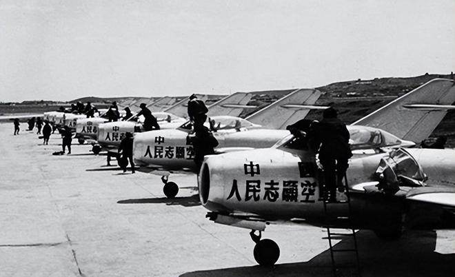 中国解放军空军，翱翔蓝天的辉煌历程，中国解放军空军，翱翔蓝天的辉煌历程回顾
