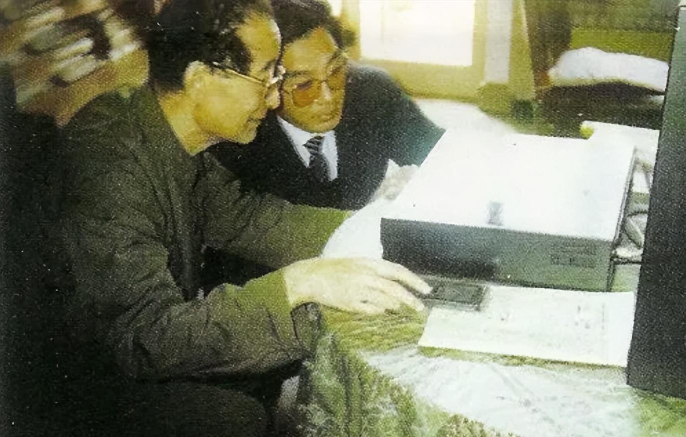 张爱萍将军，铁骨铮铮的军事家与爱国者，张爱萍将军，铁骨铮铮的军事领袖与爱国先锋