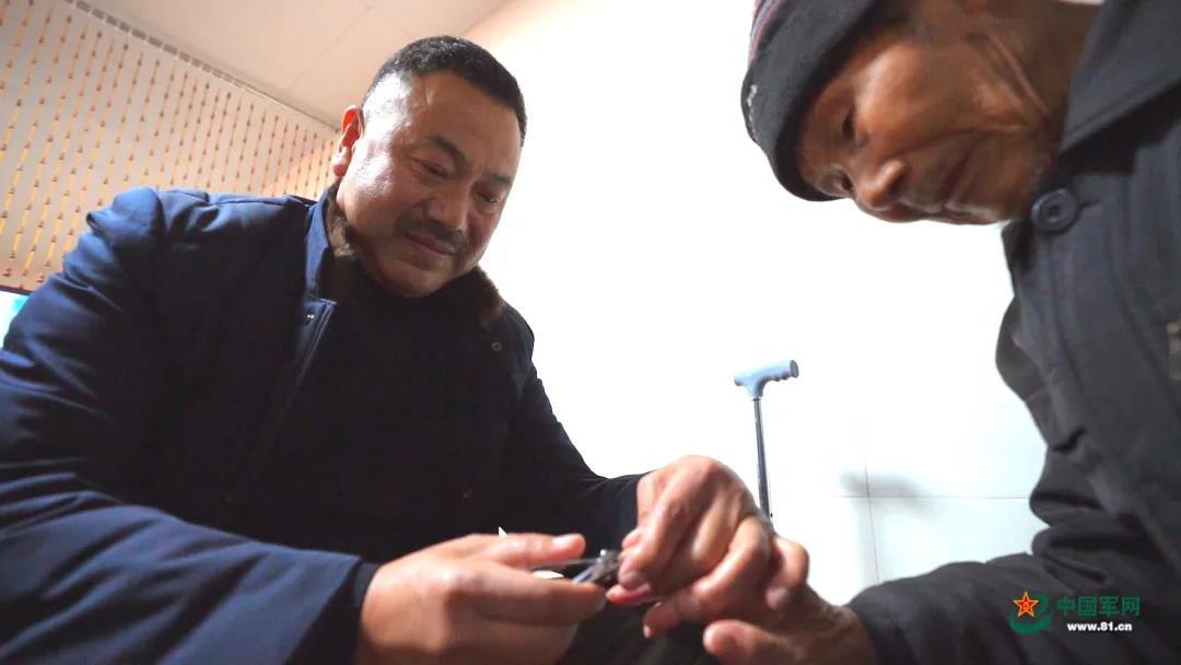 独臂英雄丁晓兵，广西总队政委的非凡人生，独臂英雄丁晓兵，广西总队政委的非凡人生之旅