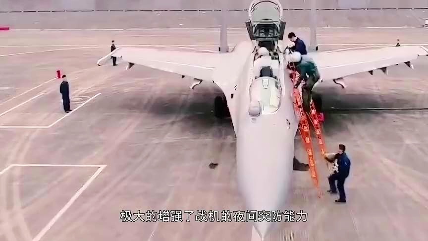 揭秘歼-16低空飞行视频，速度与力量的完美展现，揭秘歼-16低空飞行，速度与力量的震撼展现
