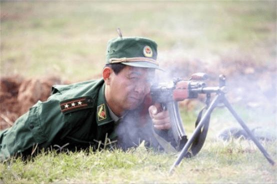 感动中国，丁晓兵的英勇与奉献，感动中国，丁晓兵的英勇奉献精神赞歌