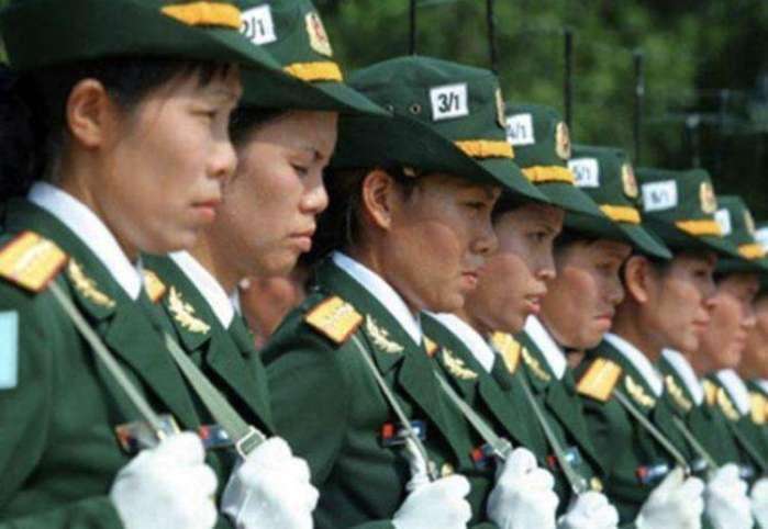 中国女兵照片摄影，展现飒爽英姿与不屈精神，中国女兵摄影作品，飒爽英姿与不屈精神的展现