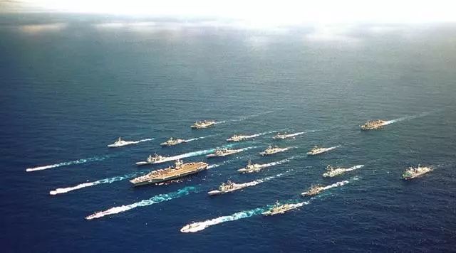 瓦良格号抵达我国港口——历史与未来的交汇点，瓦良格号抵港，历史与未来的交汇点