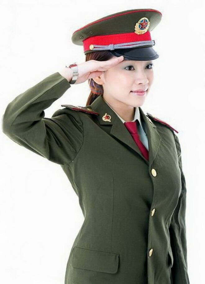 中国女兵与红色军装的荣耀，中国女兵的红色军装荣耀