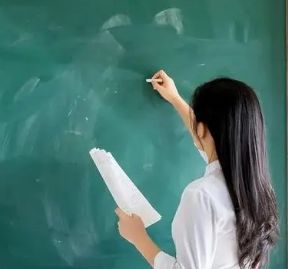 女教师遭入侵，社会应深思的课题，女教师遭入侵事件，社会需深思的警钟