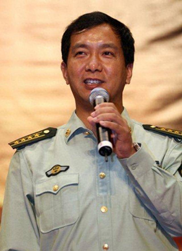 丁晓兵将军不爱钱——一位铁血军人的精神风貌，丁晓兵将军，铁血军人的精神风貌——淡泊名利，忠诚使命
