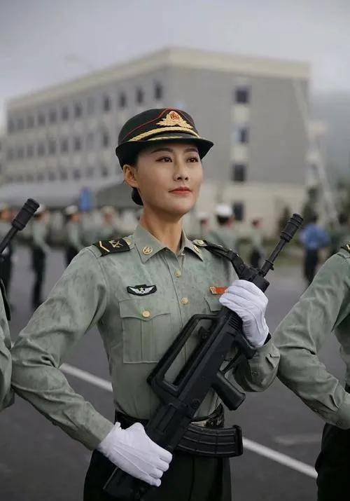 探索新时代女性力量，21新军装女兵的风采，新时代女性力量璀璨闪耀，21世纪女兵军装风采展现独特力量