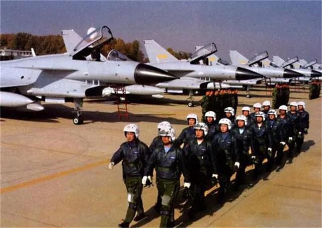 中国空军一号皮夹克，传统与现代的完美结合，中国空军一号皮夹克，传统与现代的时尚融合风采