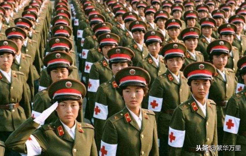 火箭军夏常服一期肩章的拆卸方法详解，火箭军夏常服一期肩章拆卸方法指南