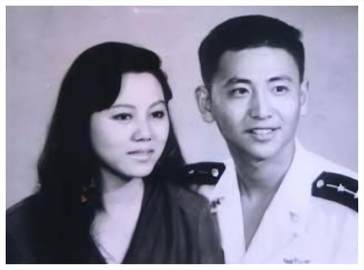 关于中国海军21式士官礼服的全面图解，中国海军21式士官礼服全面图解解析