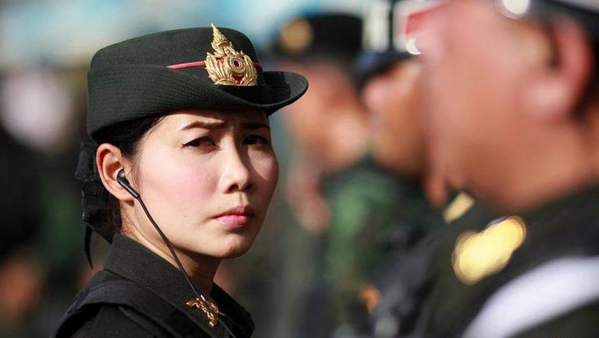 军事女主持人雅妮，图片中的风采与声音的魅力，军事女主持人雅妮，风采与声音的魅力展现